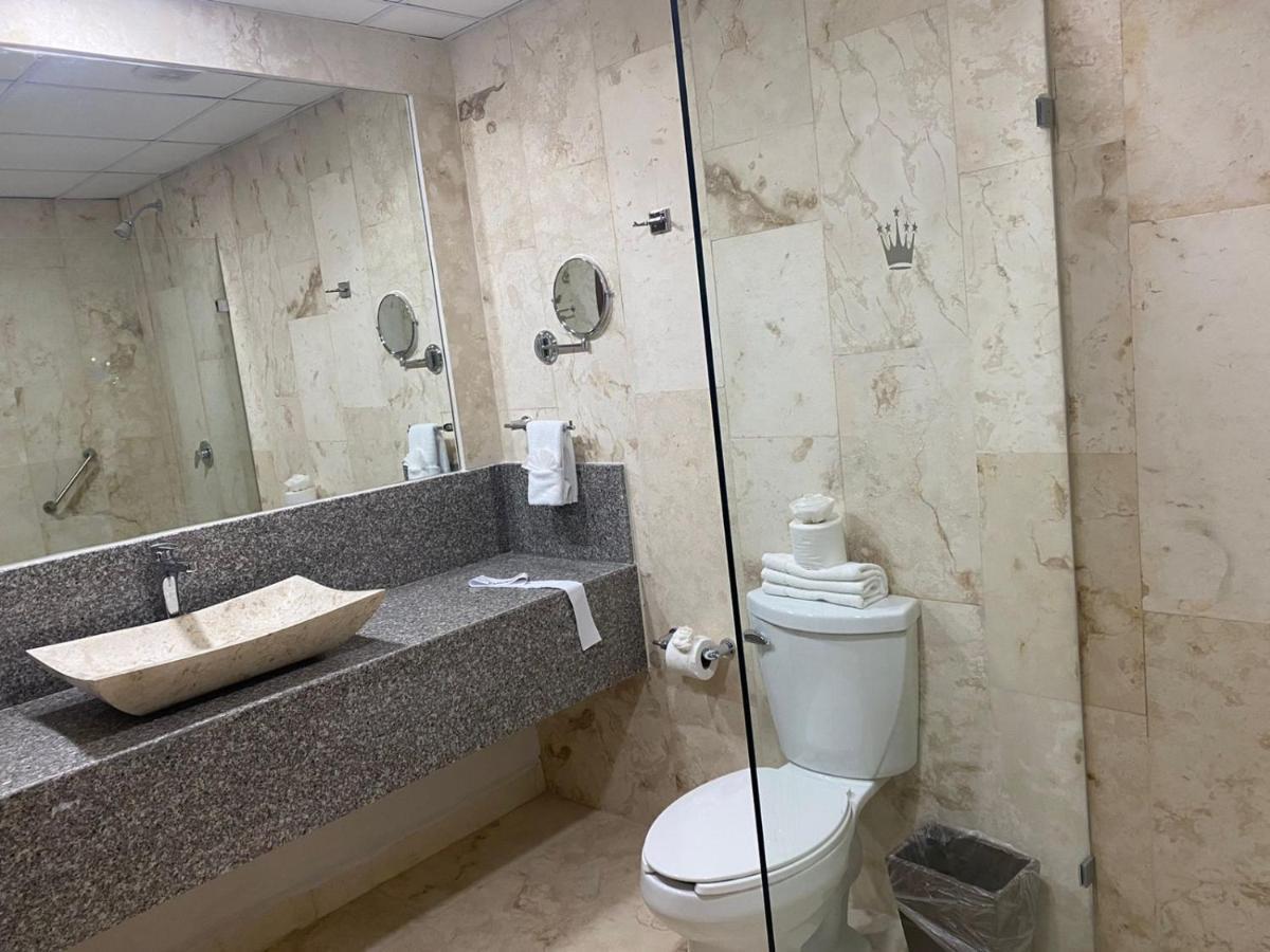 Real Hispano Valladolid  Exterior photo Bathroom in a hotel